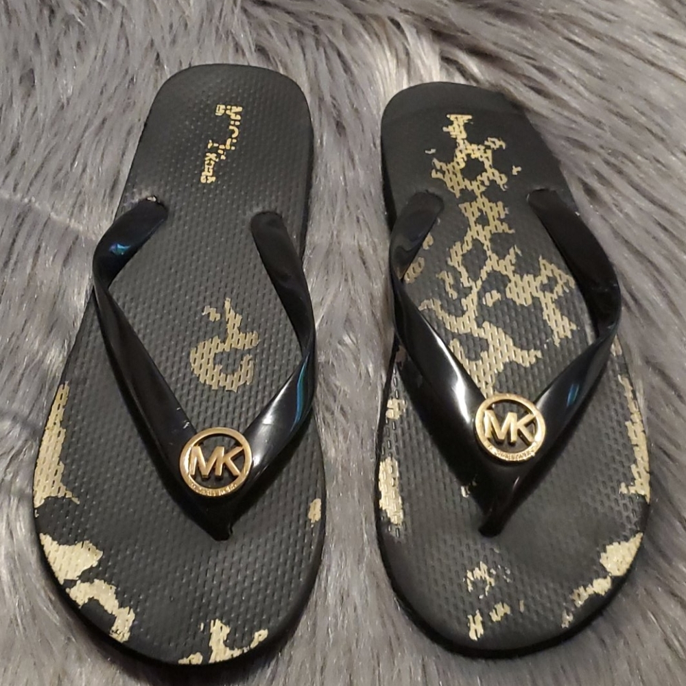2/$15🦋 MK flip flops